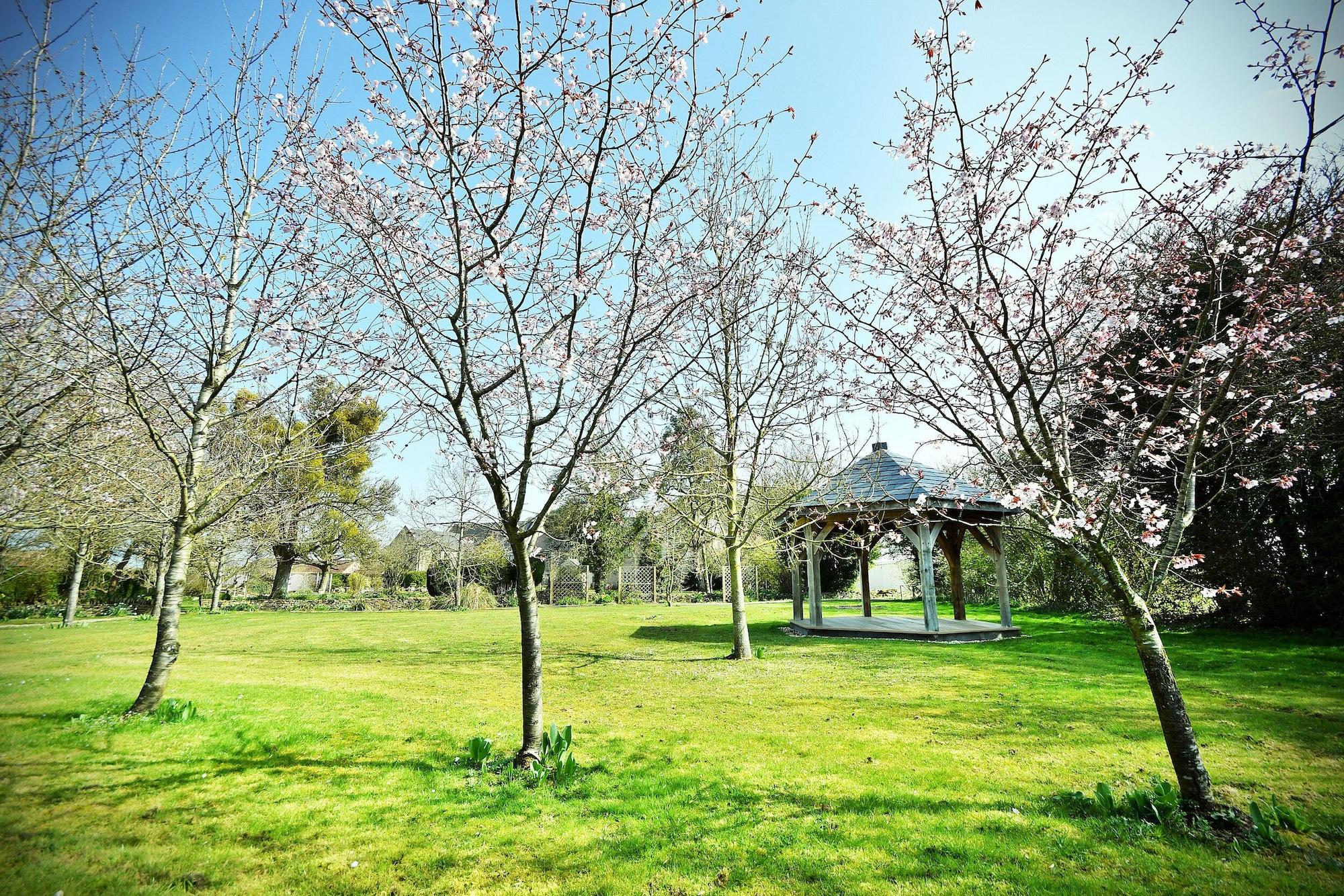 Stanton Manor Hotel Чипенъм Екстериор снимка