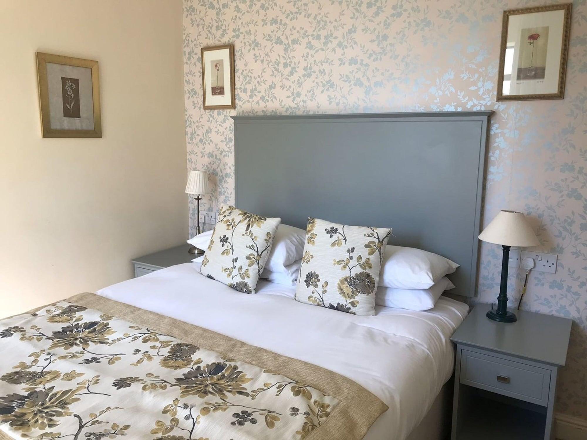 Stanton Manor Hotel Чипенъм Екстериор снимка