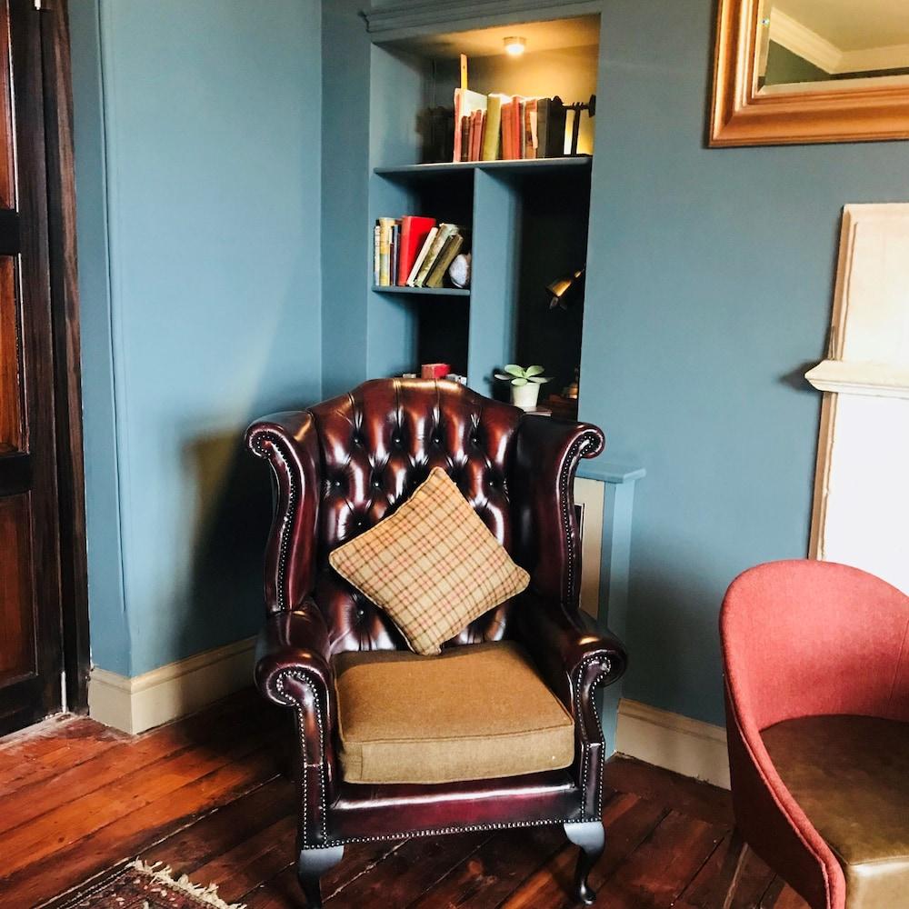 Stanton Manor Hotel Чипенъм Екстериор снимка