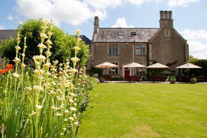 Stanton Manor Hotel Чипенъм Екстериор снимка