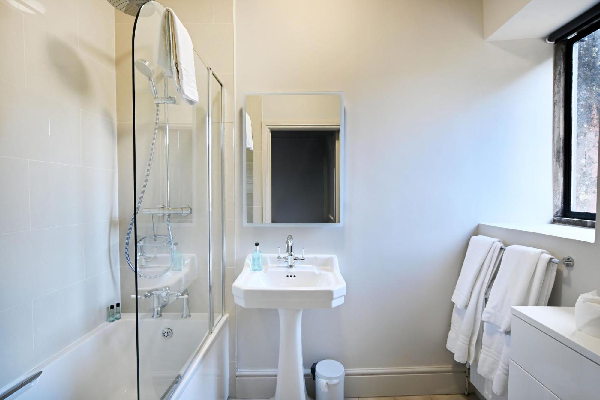 Stanton Manor Hotel Чипенъм Екстериор снимка