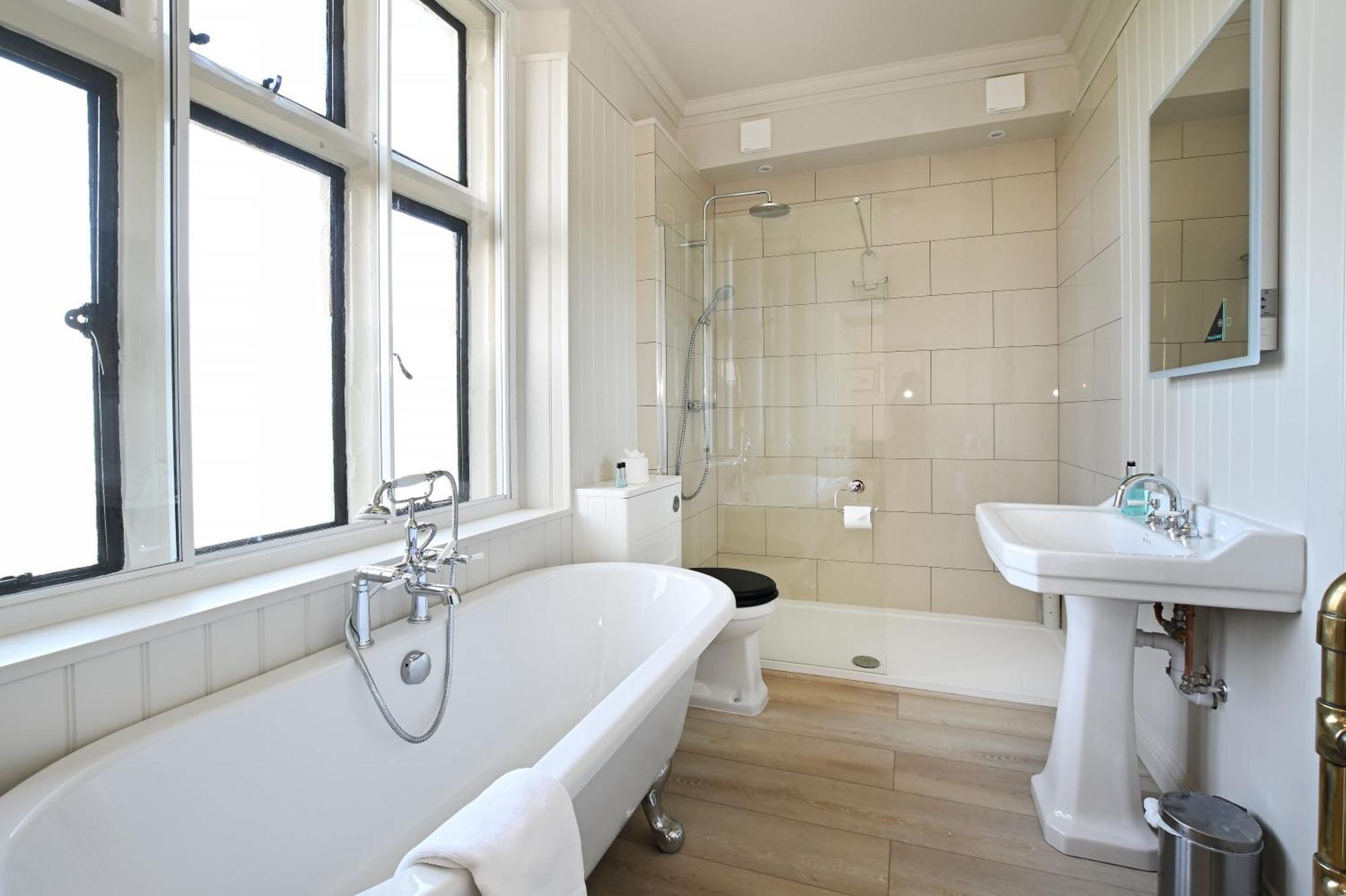 Stanton Manor Hotel Чипенъм Екстериор снимка