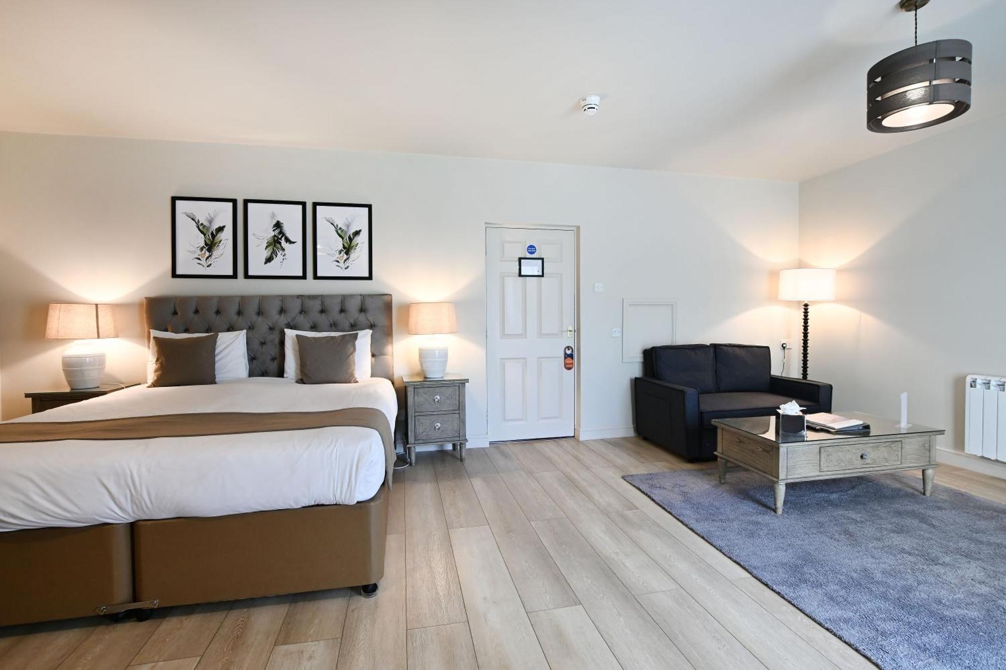 Stanton Manor Hotel Чипенъм Екстериор снимка