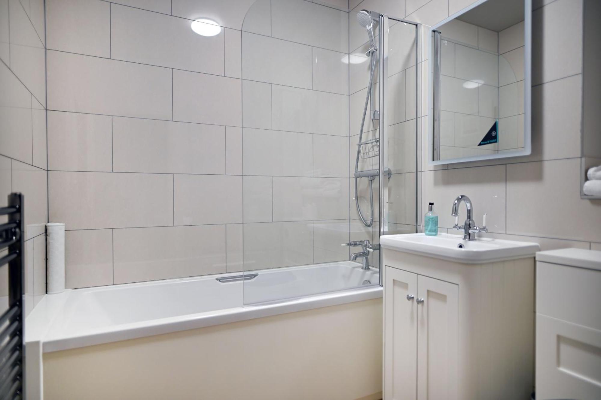Stanton Manor Hotel Чипенъм Екстериор снимка