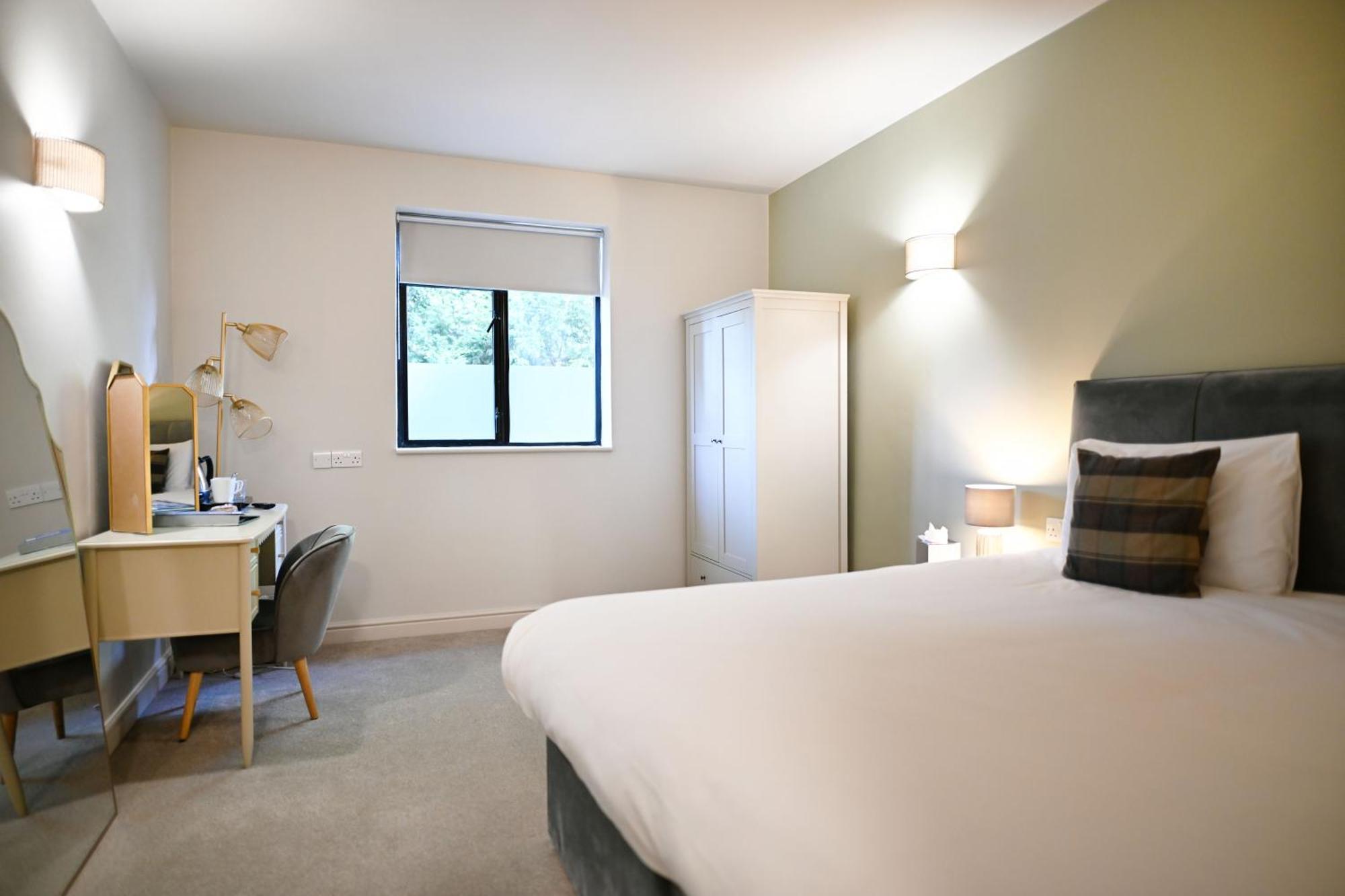 Stanton Manor Hotel Чипенъм Екстериор снимка