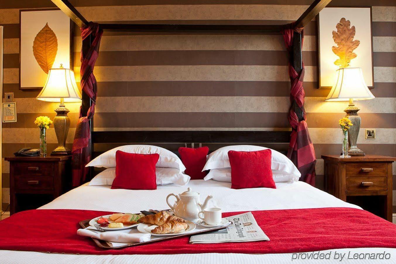 Stanton Manor Hotel Чипенъм Екстериор снимка